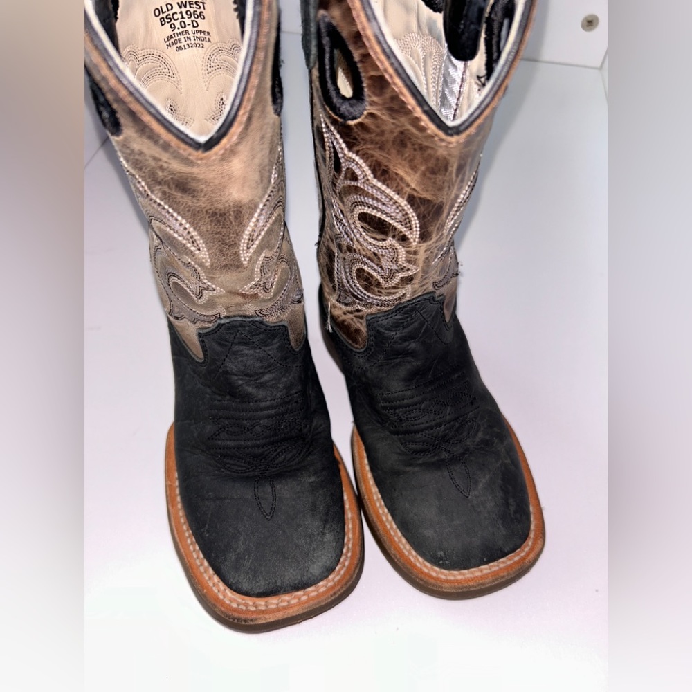 OLD WEST BOY BOOTS SIZE 9